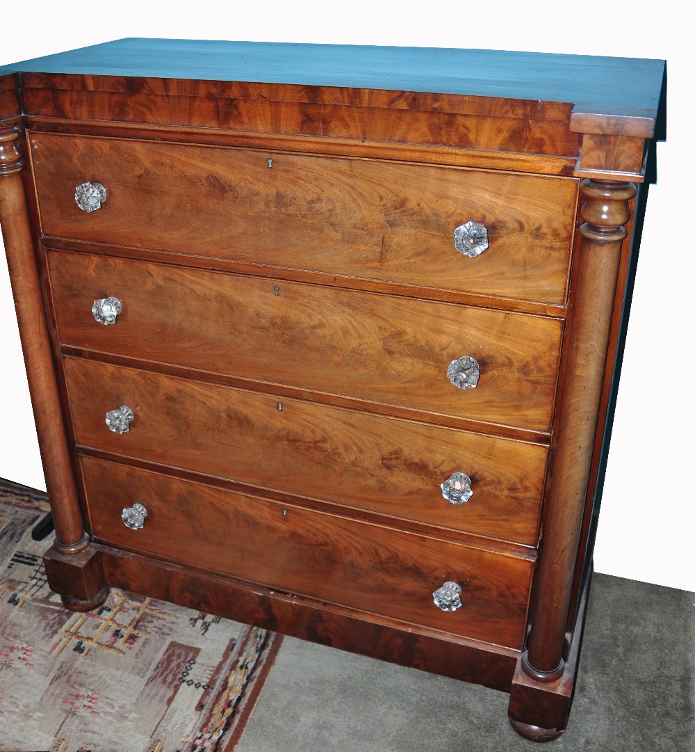 A Victorian mahogany chest of drawers, t