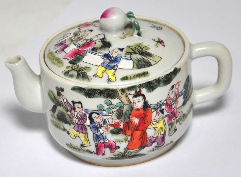 A Chinese Republic period teapot, the li