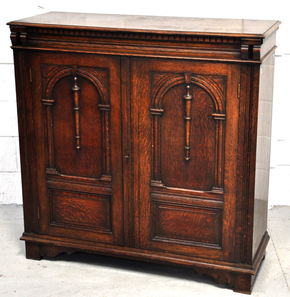 A reproduction oak panelled two door sid