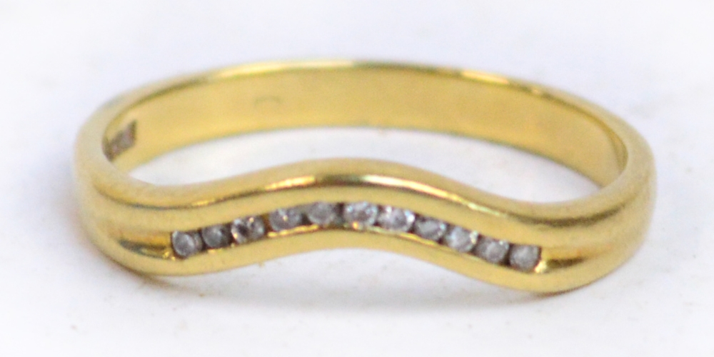 An 18ct yellow gold wishbone shaped ring