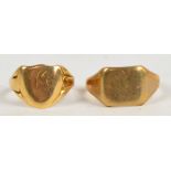 A 9ct gold gentleman's signet ring and a