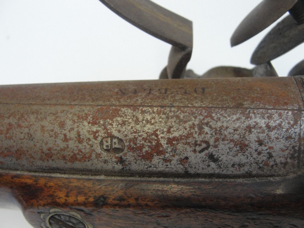 A late 18th century flintlock pistol with walnut stock, brass furniture and with side plate engraved - Image 4 of 7