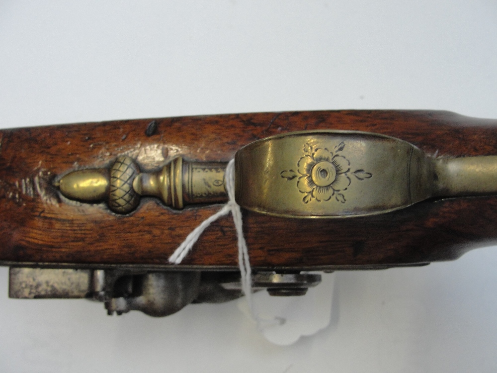 A late 18th century flintlock pistol with walnut stock, brass furniture and with side plate engraved - Image 7 of 7