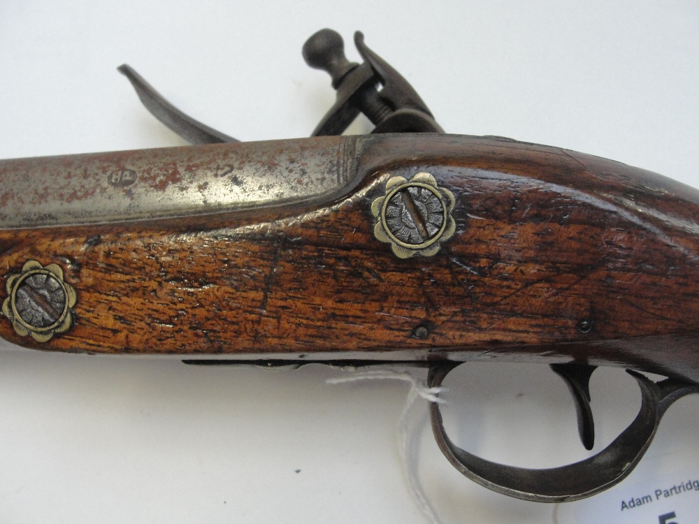 A late 18th century flintlock pistol with walnut stock, brass furniture and with side plate engraved - Image 3 of 7