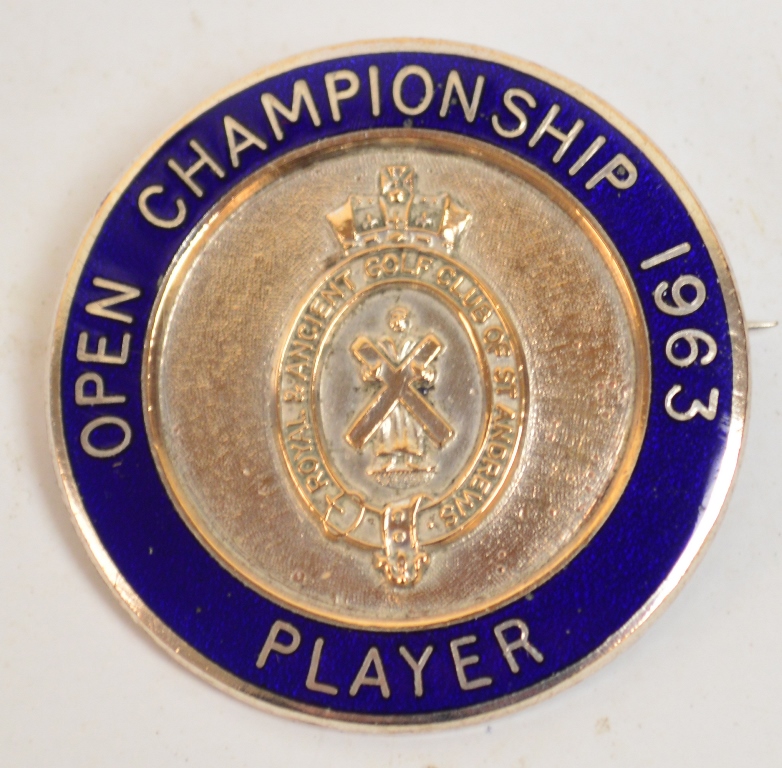 A 1963 Open Championship competitor Player badge, in metal with blue enamel.