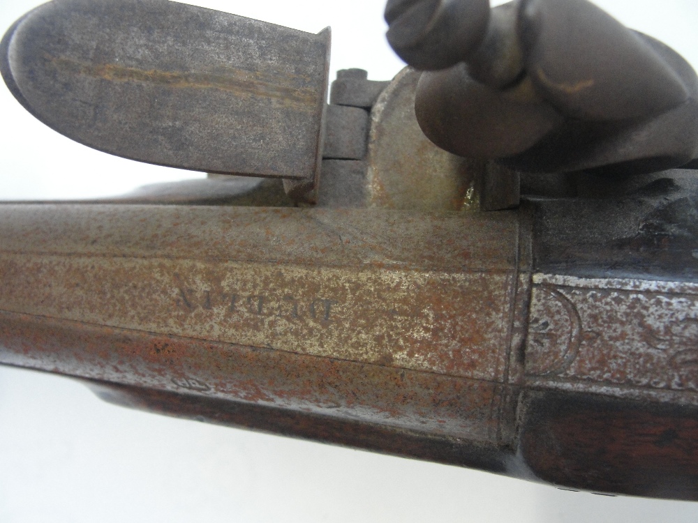 A late 18th century flintlock pistol with walnut stock, brass furniture and with side plate engraved - Image 5 of 7