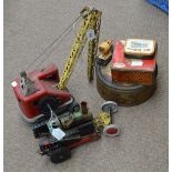 A Meccano steam engine and a quantity of other loose Meccano.