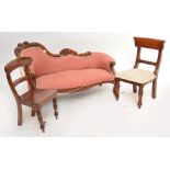 A contemporary doll's chaise longue and two bar back chairs (one af) (3).