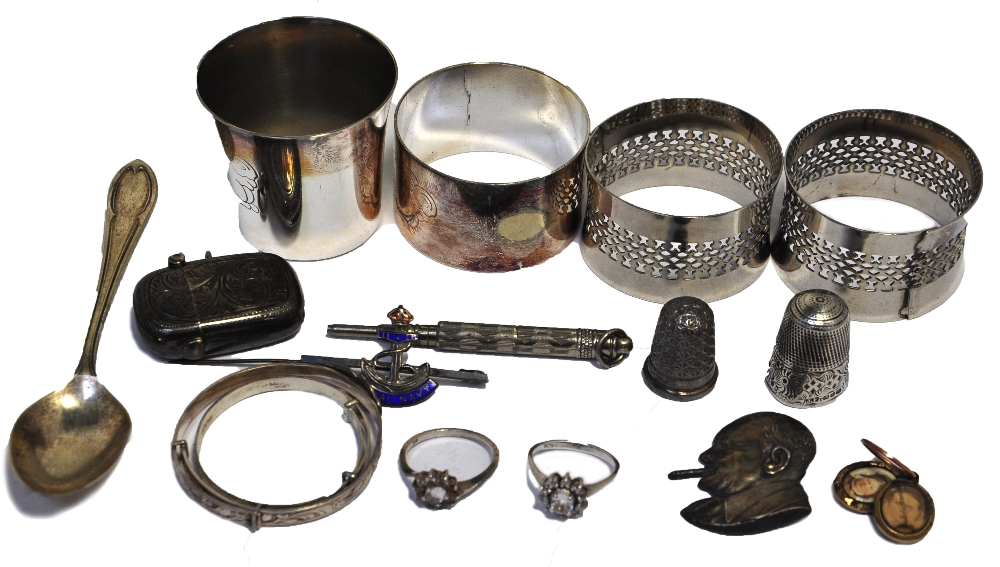 A mixed quantity of silver to include three napkin rings, a small vesta case, two thimbles,