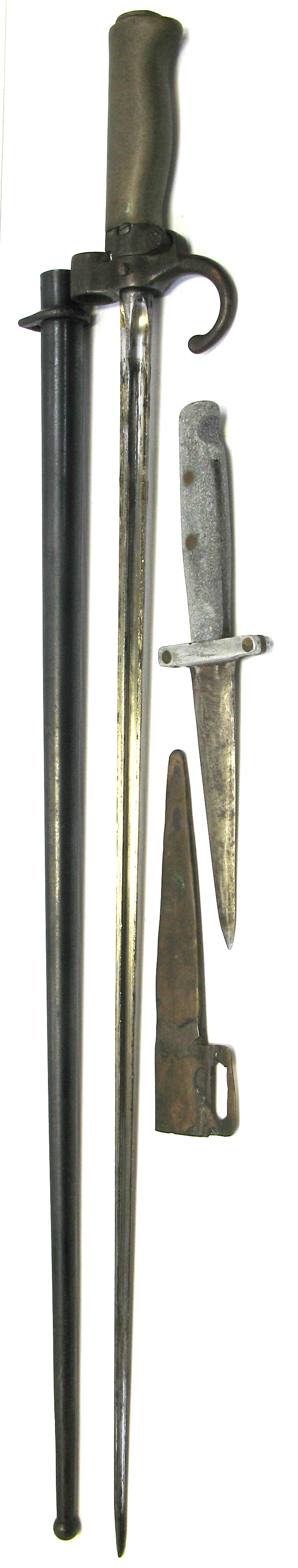 A WWII period bayonet and dagger (2).