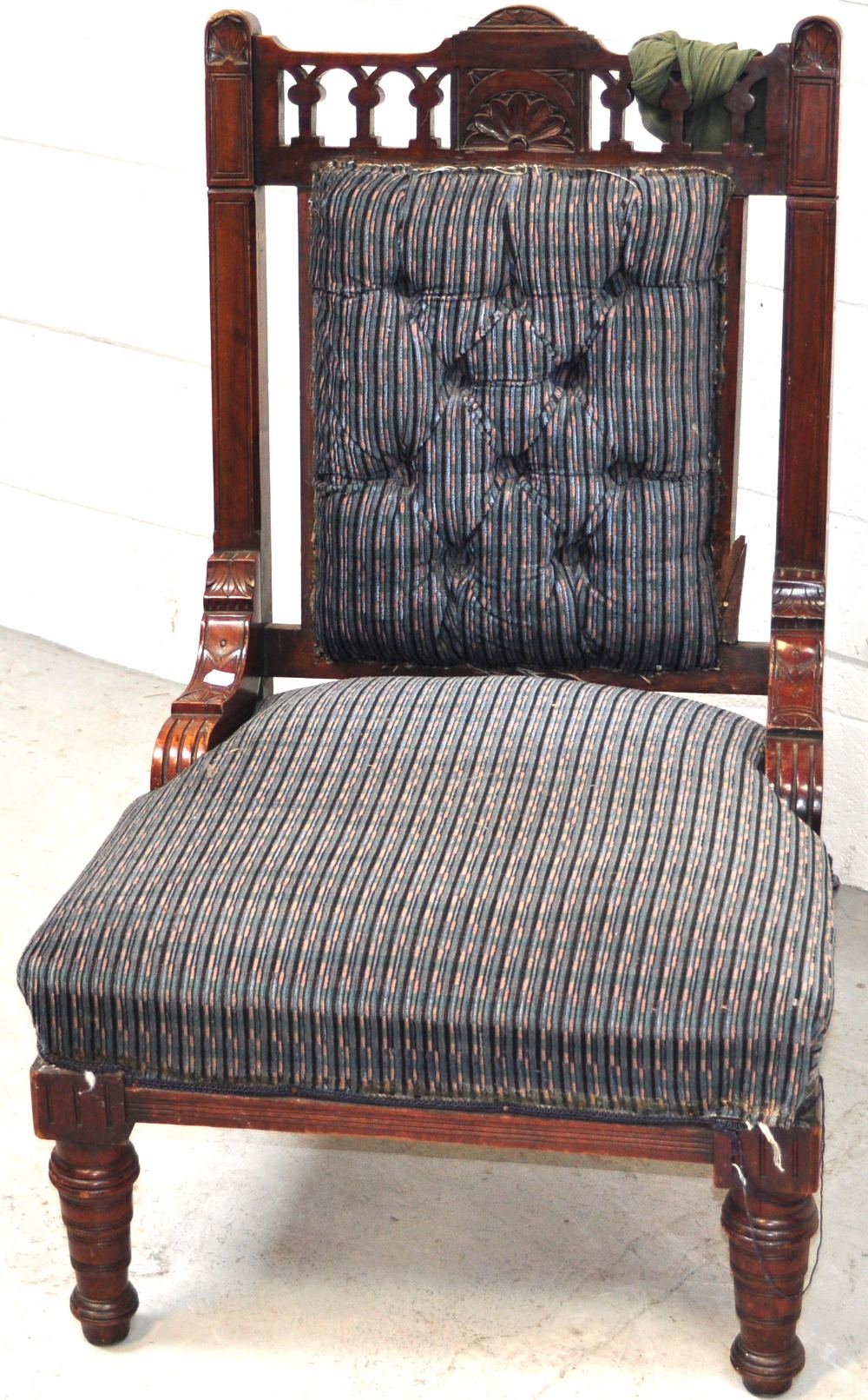 An oak drop leaf side table on turned legs and stretchers,