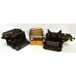 Two vintage typewriters and three vintage radios (5).