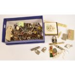 A quantity of collectors' items including a large number of keys, padlocks, pencil leads,