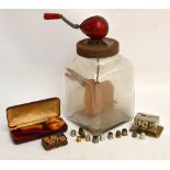 A mixed of collectors' items comprising a cased amber and meerschaum pipe,