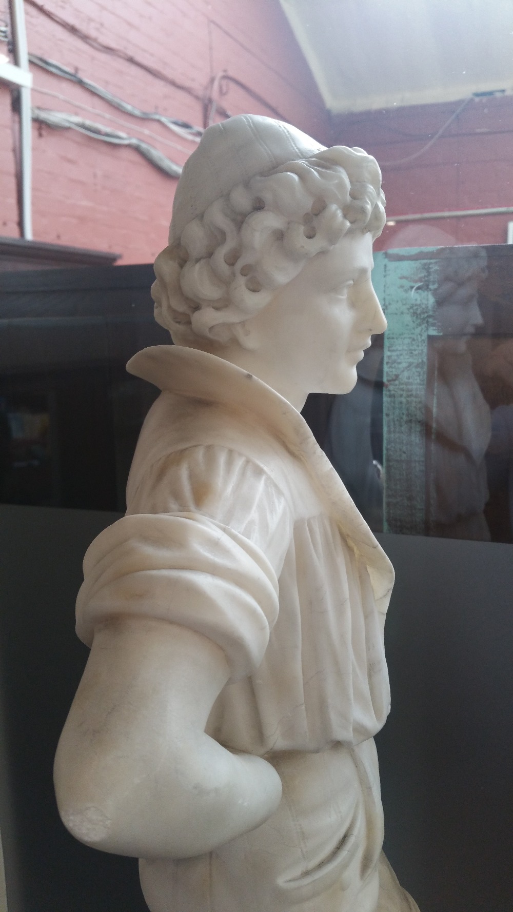 A late 19th/early 20th century carrara alabaster figure of a young fisherman modelled with a net - Image 15 of 15