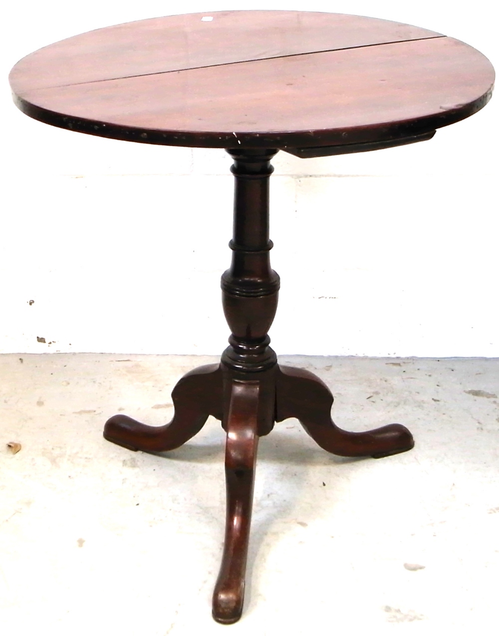 A circular mahogany occasional table on tripod support, diameter of top 66cm.
