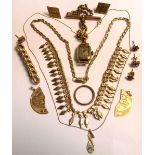 A quantity of 9ct gold and yellow metal jewellery to include a link necklace, earrings,