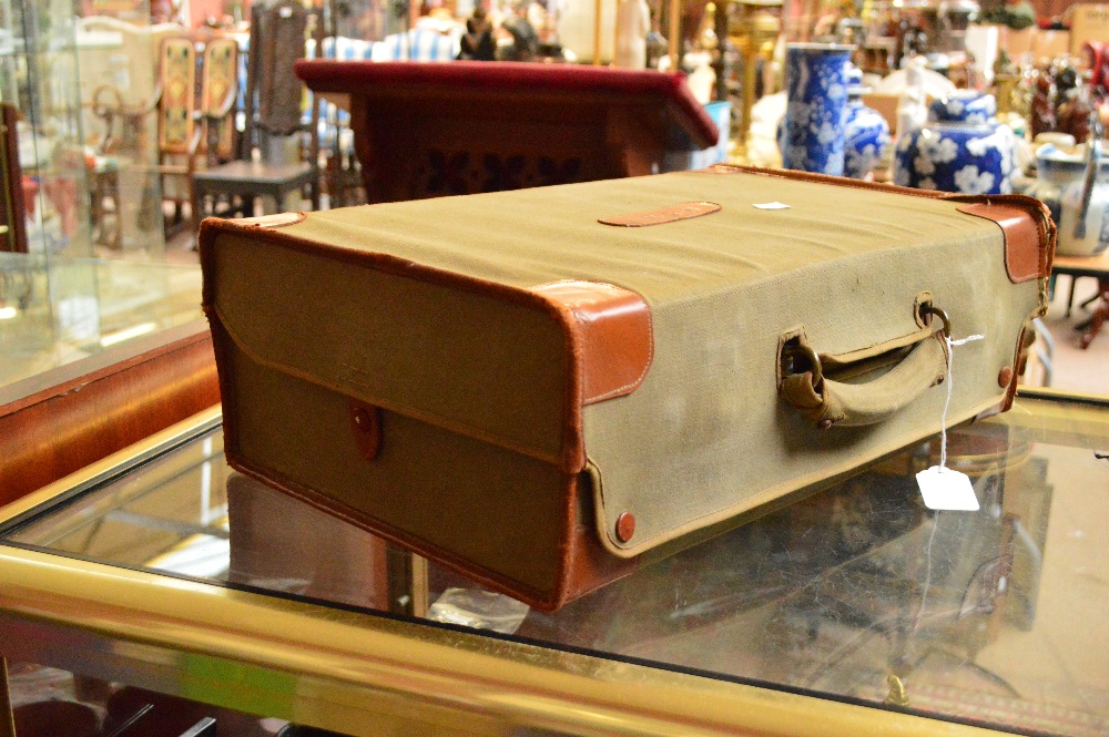 A Finnigans leather gentleman's vanity case with fitted interior containing four George V hallmarked - Image 10 of 10