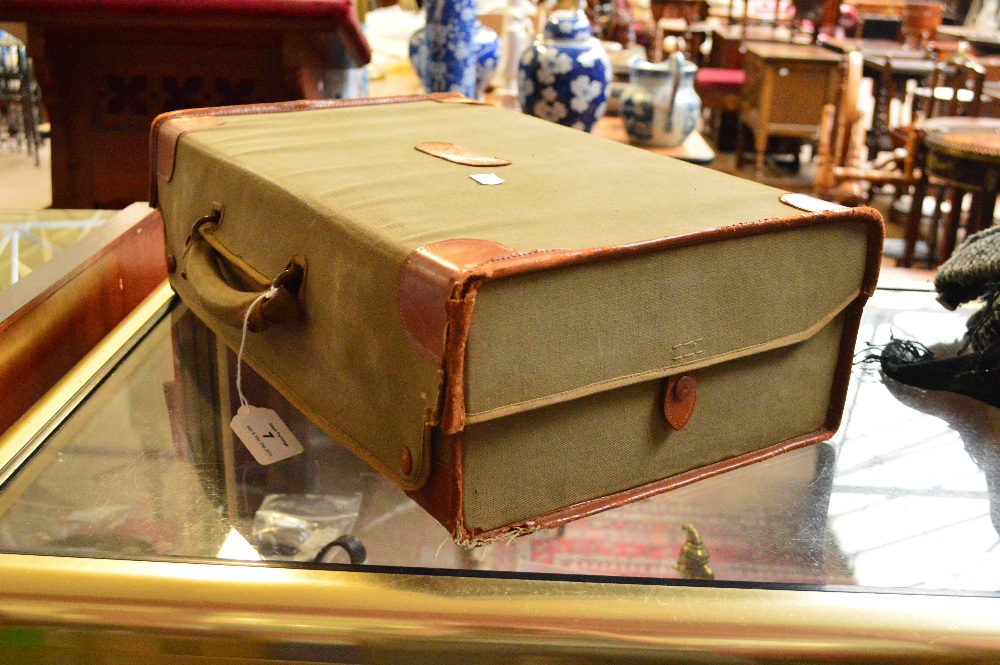 A Finnigans leather gentleman's vanity case with fitted interior containing four George V hallmarked - Image 9 of 10