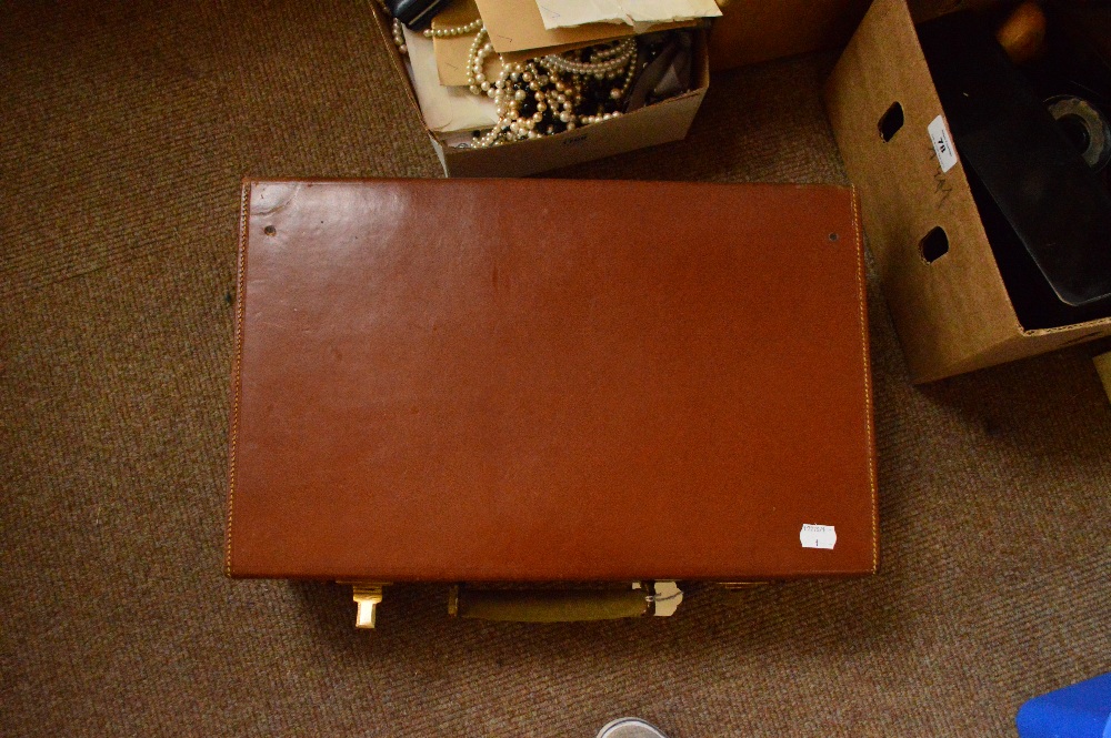A Finnigans leather gentleman's vanity case with fitted interior containing four George V hallmarked - Image 2 of 10