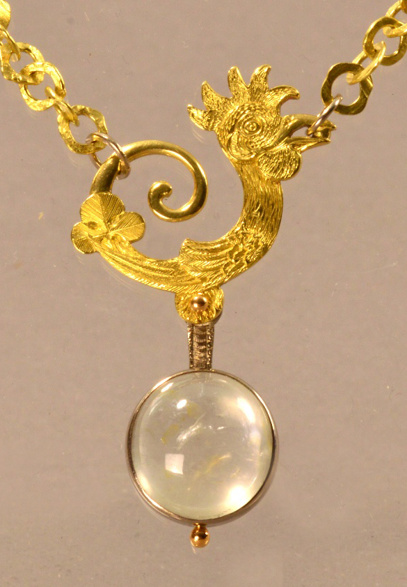 MALCOLM APPLEBY (born 1946); an engraved 18ct yellow and white gold cockatrice catch and chain