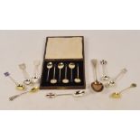A small collection of silver spoons including a cased set of six George V hallmarked silver bean