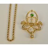 An Edwardian 15ct yellow gold brooch/pendant set with peridot and pearls, height 4cm including