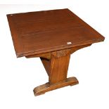An early 20th century oak drawleaf table.