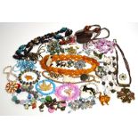 A small quantity of costume jewellery to include brooches, necklaces,