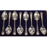 A cased set of eight George VI hallmarked silver grapefruit spoons, Sheffield 1936,