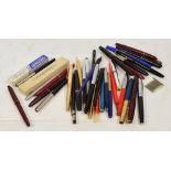 A small quantity of fountain and ballpoint pens and pencils,