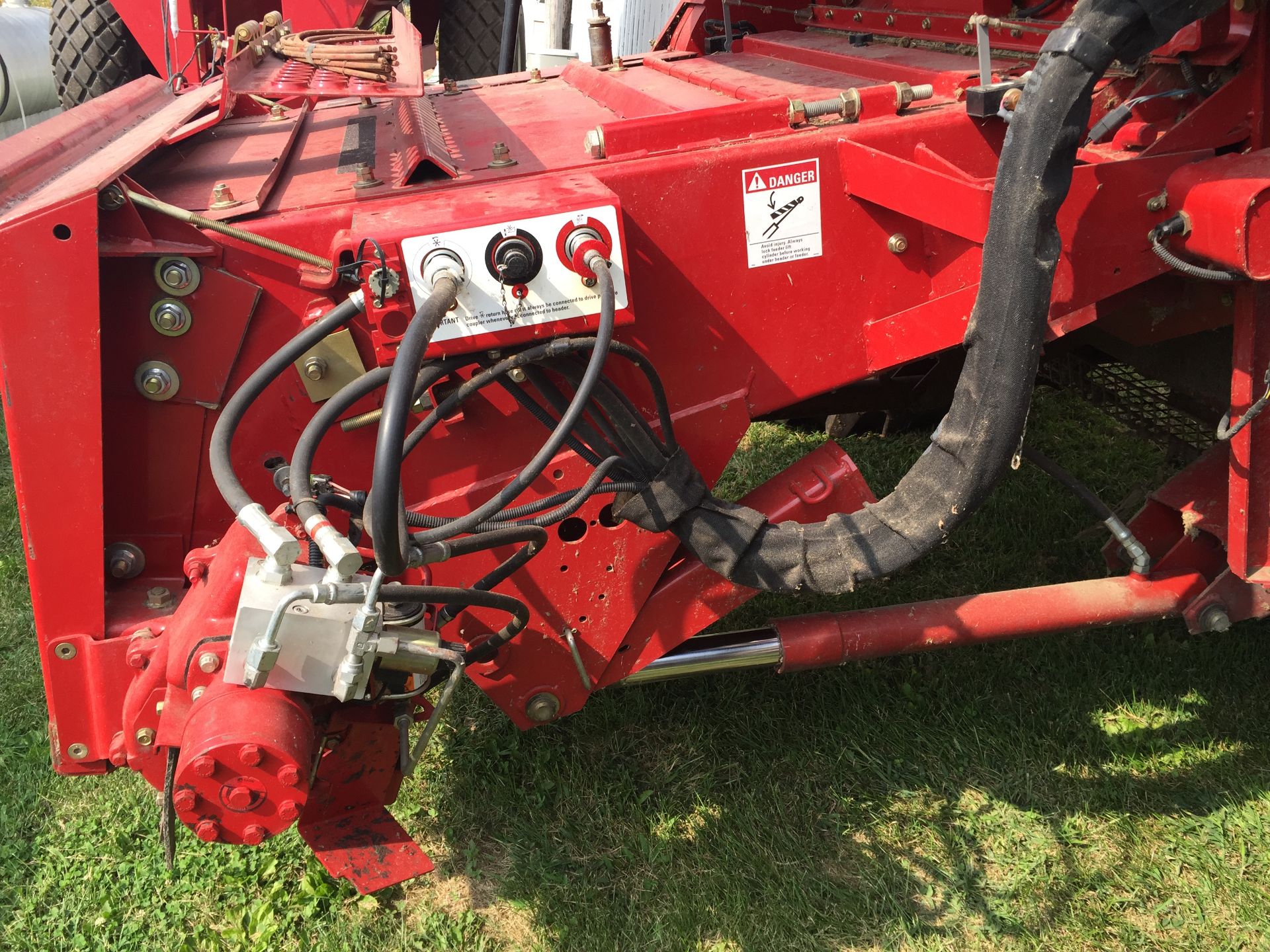 Case IH 2577, S/N HAJ304970, RWA, 1147 Eng. Hrs, 783 Sep. Hrs, Yield Monitor, 30.5x32 Tires, 18.4x26 - Image 13 of 13