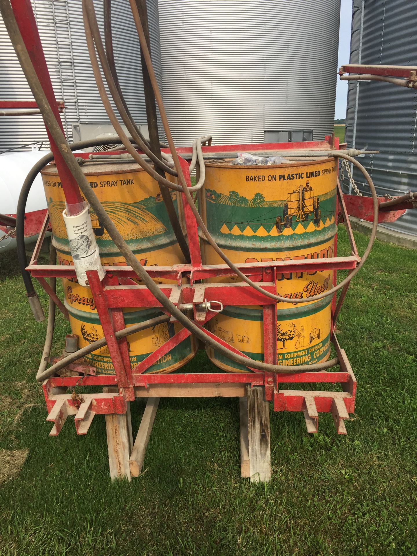 110 Gal. 3pt Sprayer w/ 8 Roller Pump - Image 3 of 3