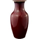 Kleine "Sang-de Boeuf" Vase China 1. Hälfte 20. Jh. Porzellan. Opake Ochsenblut-Glasur, zur