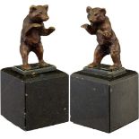 Paar Buchstützen "Bären" Anfang 20. Jh. Patinierte Bronzefiguren, an der Plinthe signiert "Mehnert".