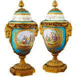 Paar Potpourri-Vasen Paris um 1870. Napoléon-III. Gefässe und Deckel aus Porzellan mit Bleu-