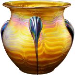 Vase "Lötz" Klostermühle/Böhmen um 1900. Vase "opal Phänomen". Farbloses Glas umsponnen mit