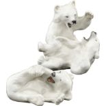 Eisbären Royal Kopenhagen Mitte 20. Jh. Zwei partiell farbig staffierte Porzellanfiguren. Im Stand