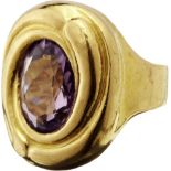 Amethyst-Ring Gelbgold 750. Mit einem ovalen Amethysten. Ringgrösse 53. 10.9 g.