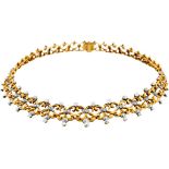 Diamant-Collier Gelbgold 750. Dekoratives Collier. Ausgefasst mit 129 Altschliff- und 8/8-Diamanten,