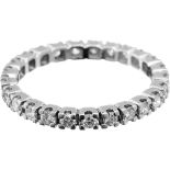 Diamant-Alliance-Ring Weissgold 585. Mit 25 Brillanten von zusammen ca. 0.85 ct ausgefasst.