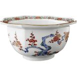 Oktogonale Kakiemon Schale Japan Edo (1603-1868). Porzellan. Die Aussenwandung mit Bambus und