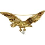 Brosche "Adler" Gelbgold 585. Brosche in der Form eines Adlers mit einem Brillanten von 0.40 ct,