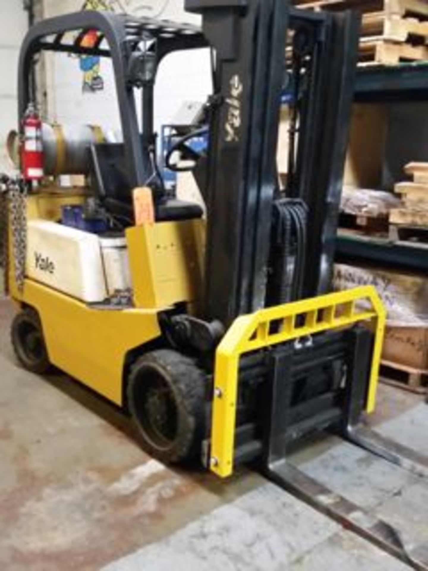 Yale 5,000 lb. propane lift truck 140" lift side shift 3 stage mast new carborator starter and