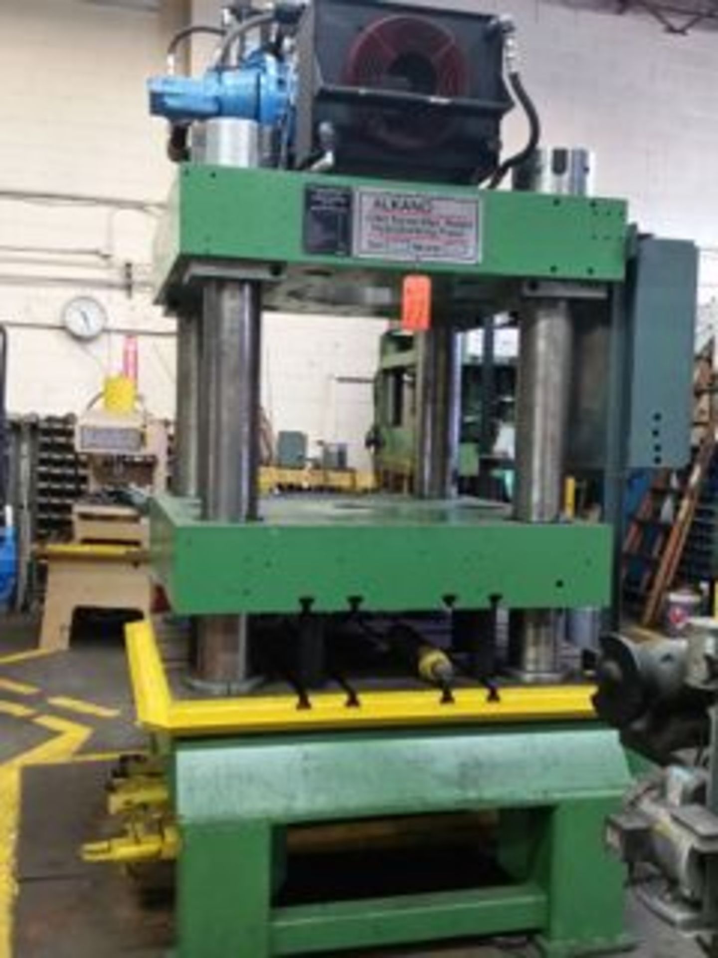 HMP Hydraulic Press 1000 Ton complete with hydraulics system separate filtration and cooling rad