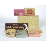 Reserve: 50 EUR    Large Bundle Candy Boxes, 8 boxes + 3 signs out of paperboard + 1x Reichardt