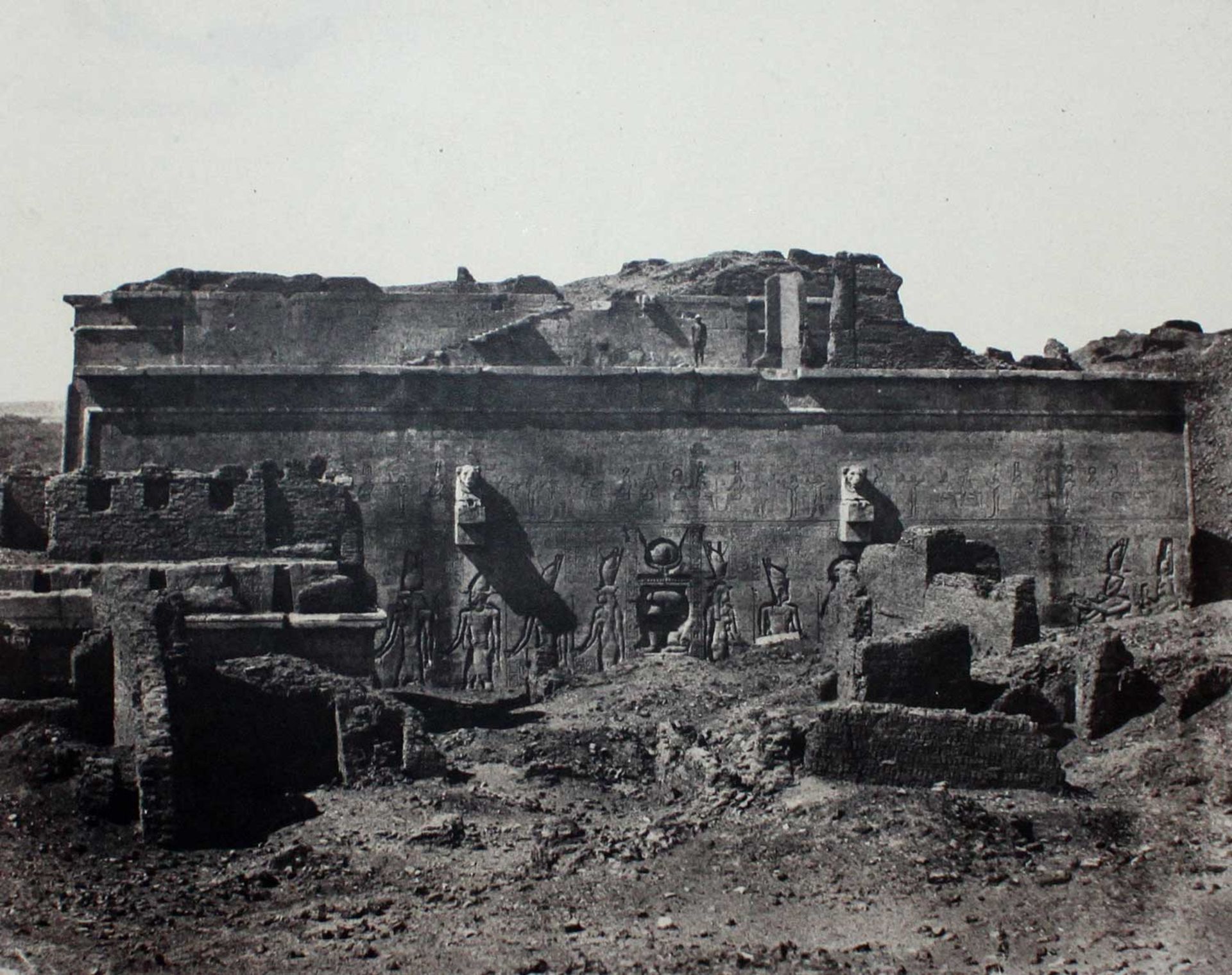 Du Camp, Maxime (1822 Paris 1894). Grand Temple de Denderah, facade posterieure. Salzpapierabzug für