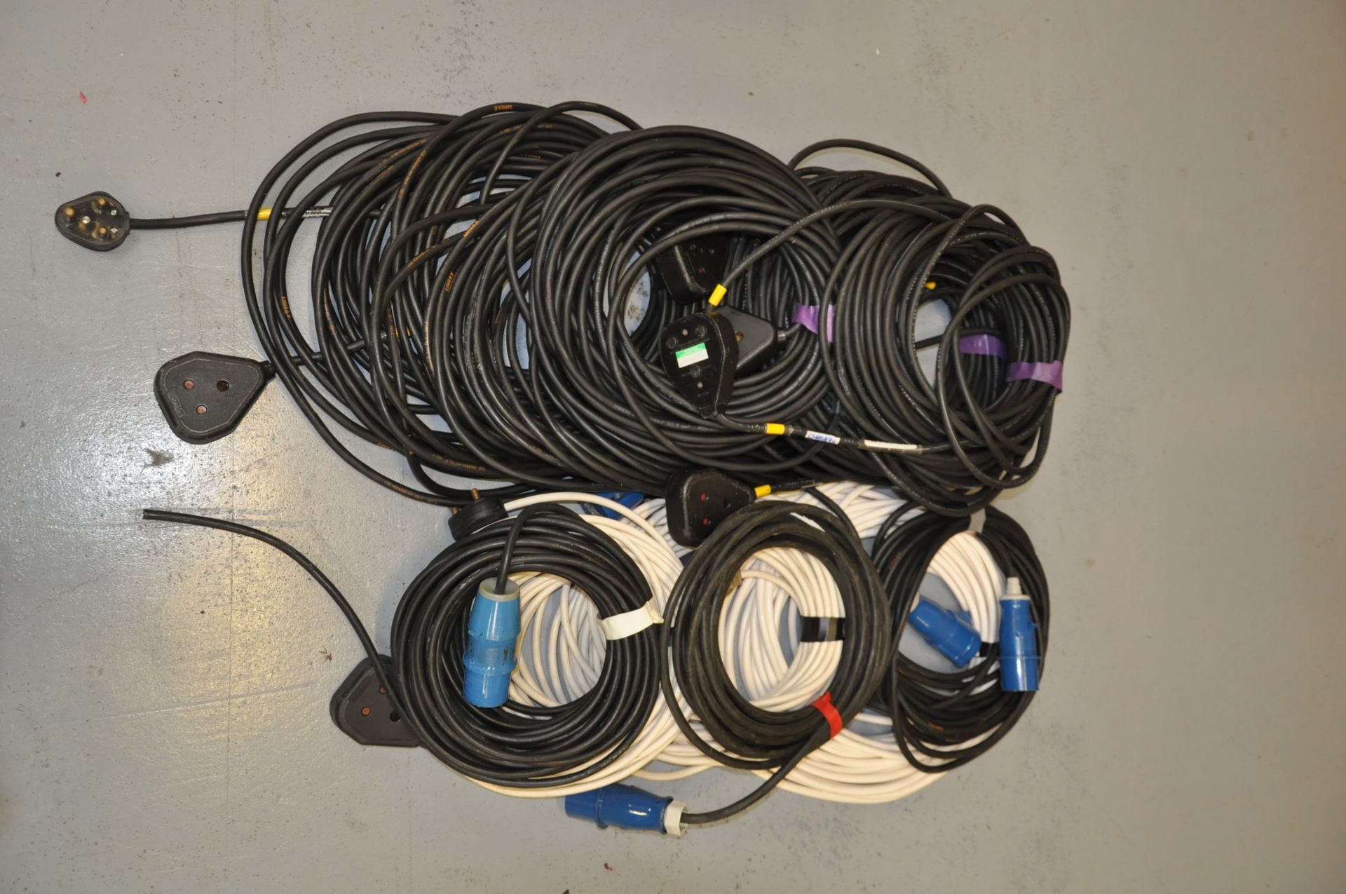 Quantity of electrical power extension cables