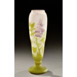 DAUM NANCY VASE DE FORME BALUSTRE EN VERRE doublé à décor dégagé à l’acide et émaillé de fl eurs