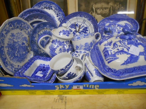 A Box of Blue & White Ceramics. - Image 3 of 3